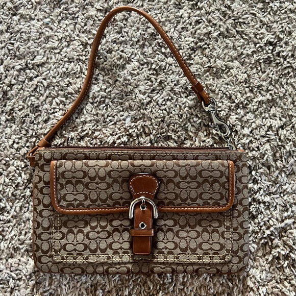 Coach wristlet - Picture 1 of 3